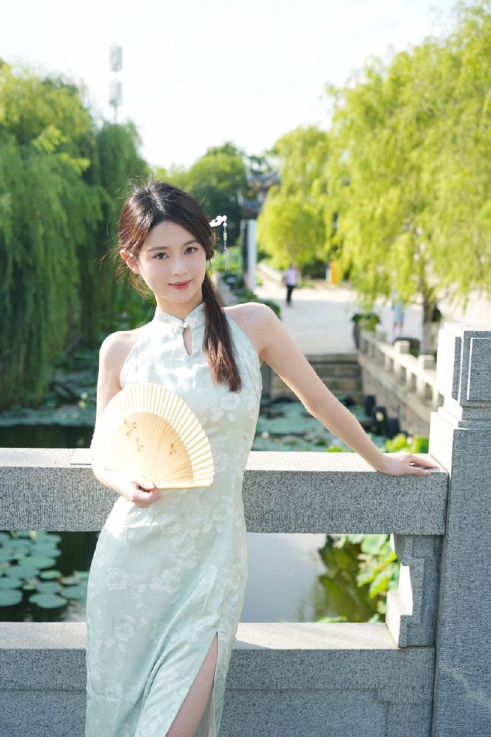 药屋少女的呢喃 封面
